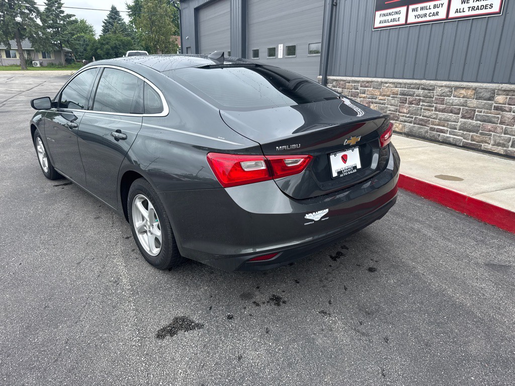 2017 Chevrolet Malibu Image 3