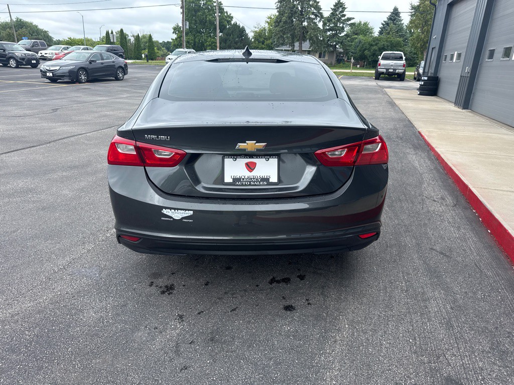2017 Chevrolet Malibu Image 4