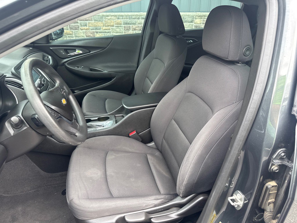 2017 Chevrolet Malibu Image 8