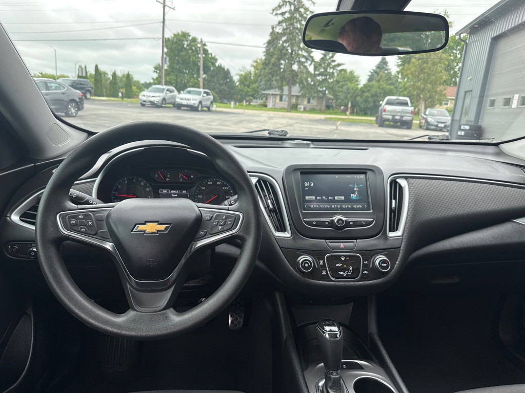 2017 Chevrolet Malibu Image 10