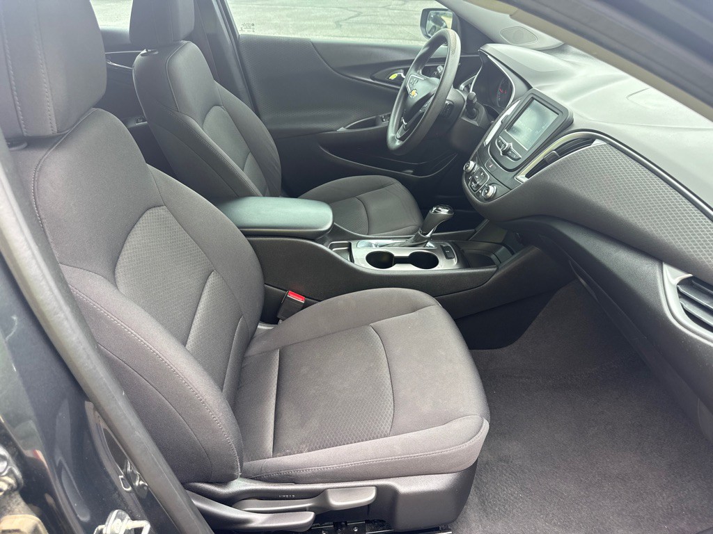 2017 Chevrolet Malibu Image 12