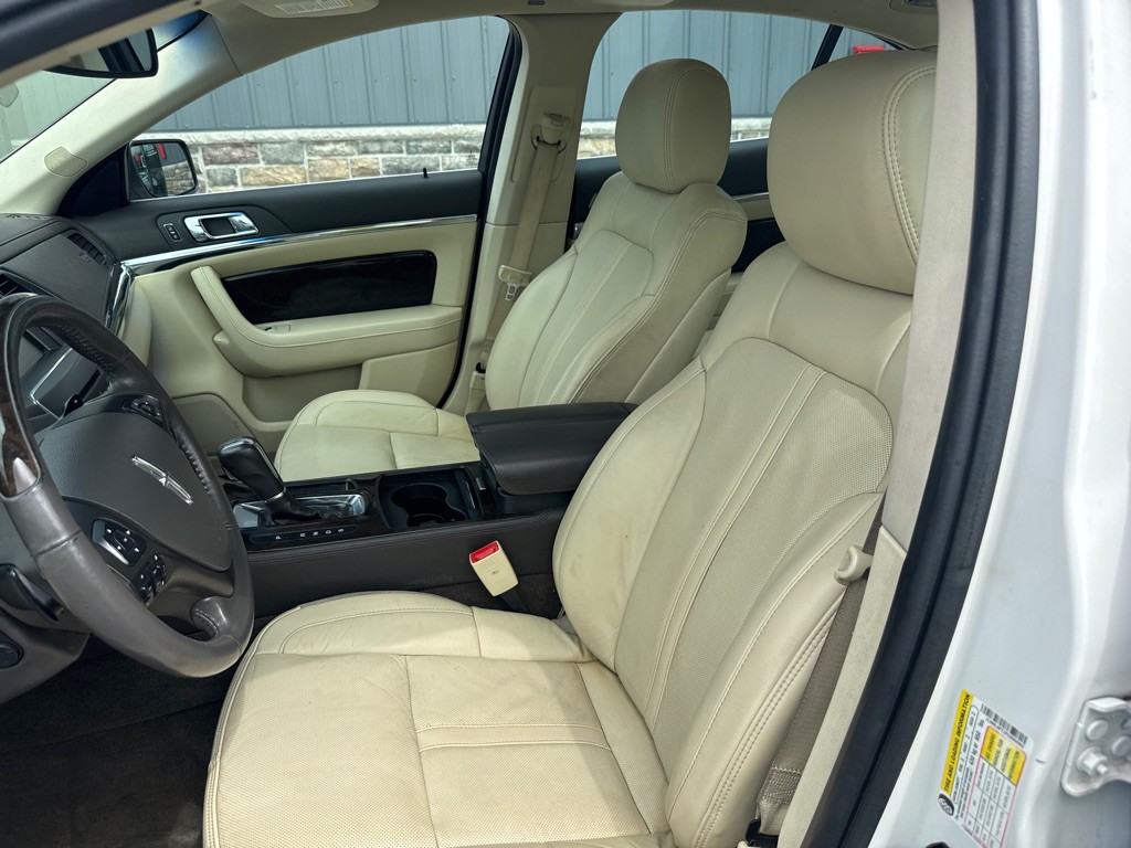 2015 Lincoln MKS Image 8