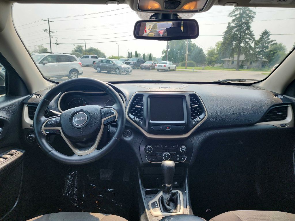 2016 Jeep Cherokee Image 11