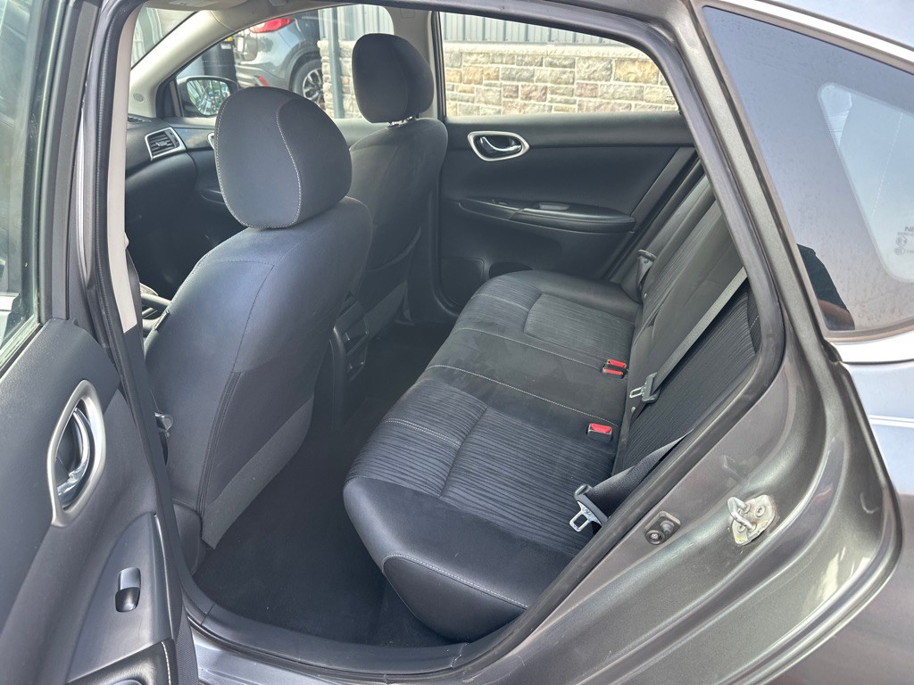 2016 Nissan Sentra Image 9