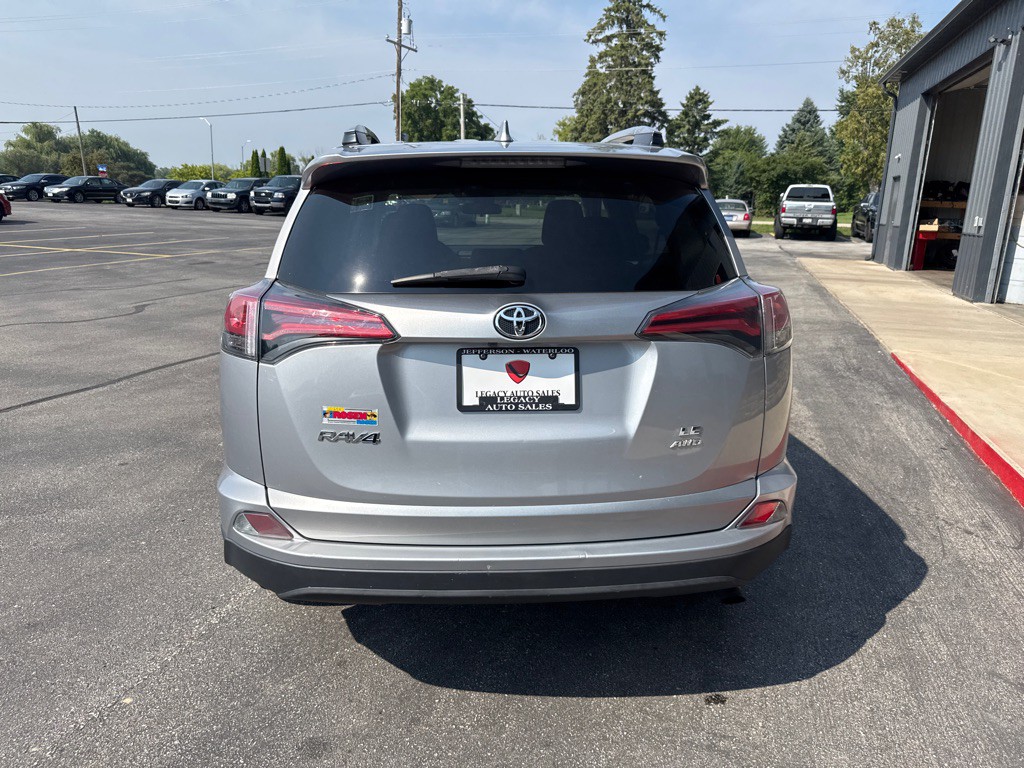 2017 Toyota Rav4 Image 4