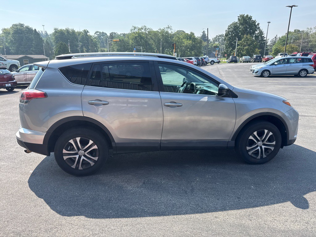 2017 Toyota Rav4 Image 6