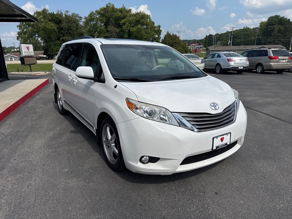 2014 Toyota Sienna Image 7
