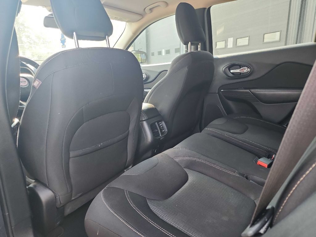 2016 Jeep Cherokee Image 9