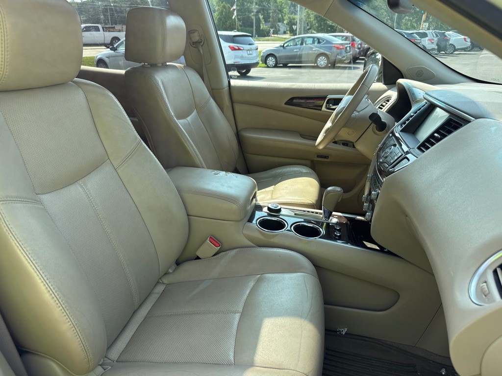 2013 Nissan Pathfinder Image 16