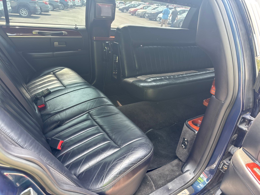 2003 Lincoln Town Car Image 17