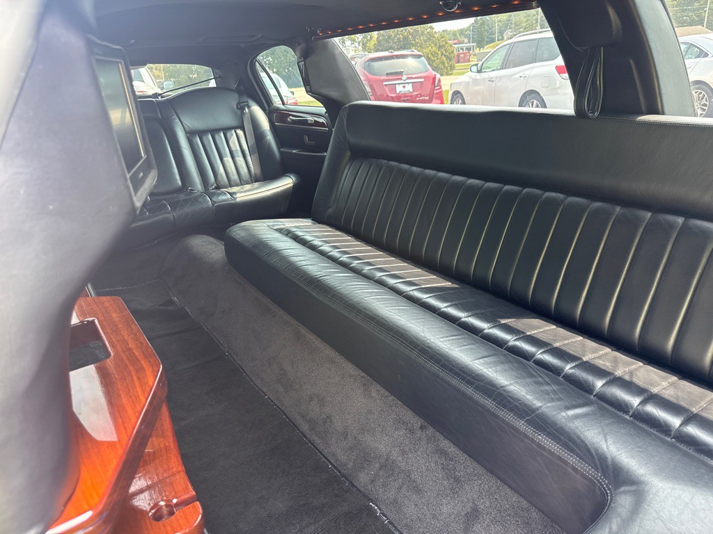 2003 Lincoln Town Car Image 26