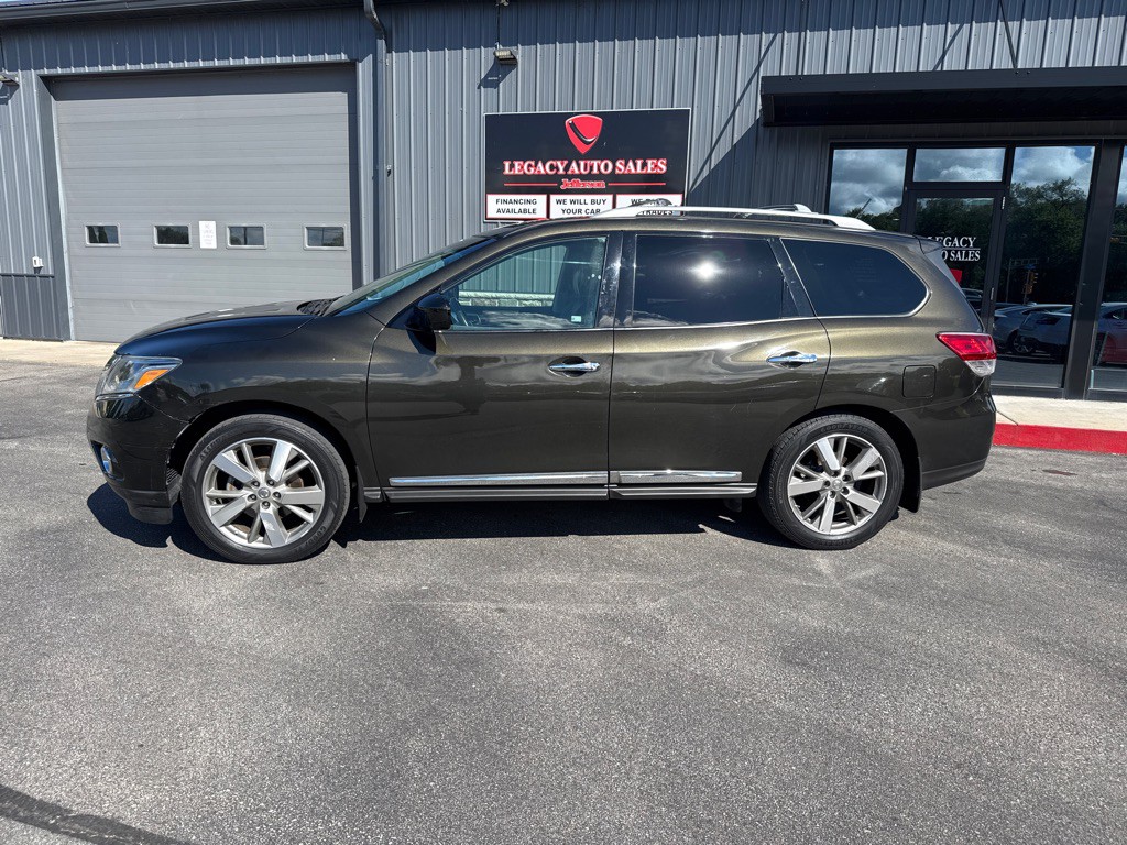 2015 Nissan Pathfinder Image 2