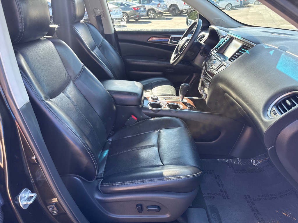 2015 Nissan Pathfinder Image 16