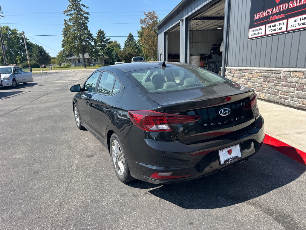 2019 Hyundai Elantra Image 3