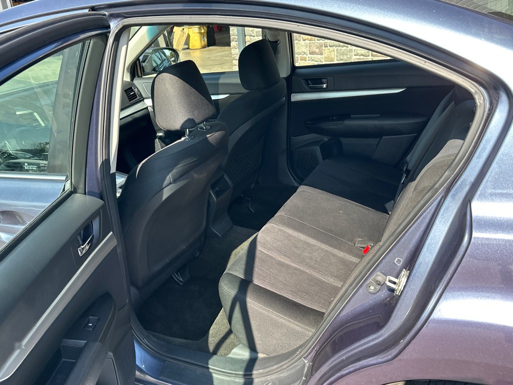 2014 Subaru Legacy Image 9