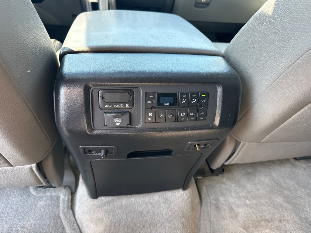 2011 Toyota Sequoia Image 14
