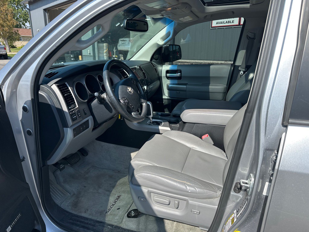 2011 Toyota Sequoia Image 16