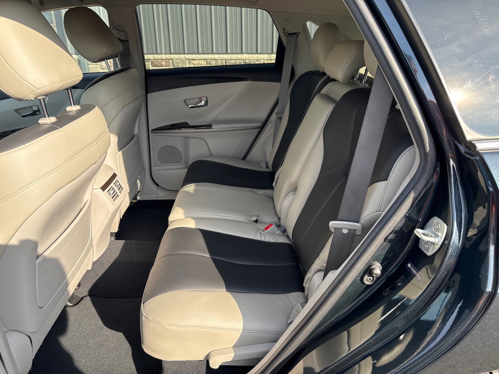 2015 Toyota Venza Image 12