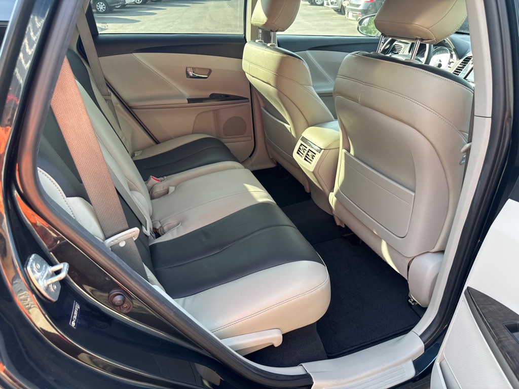 2015 Toyota Venza Image 16