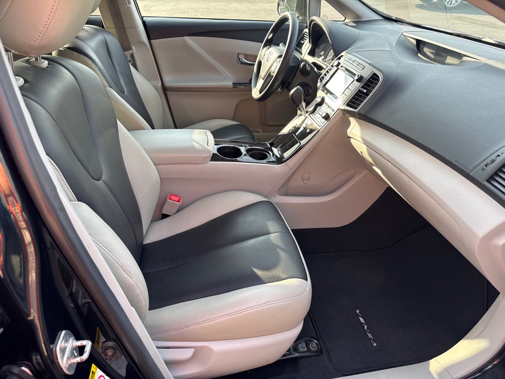 2015 Toyota Venza Image 17