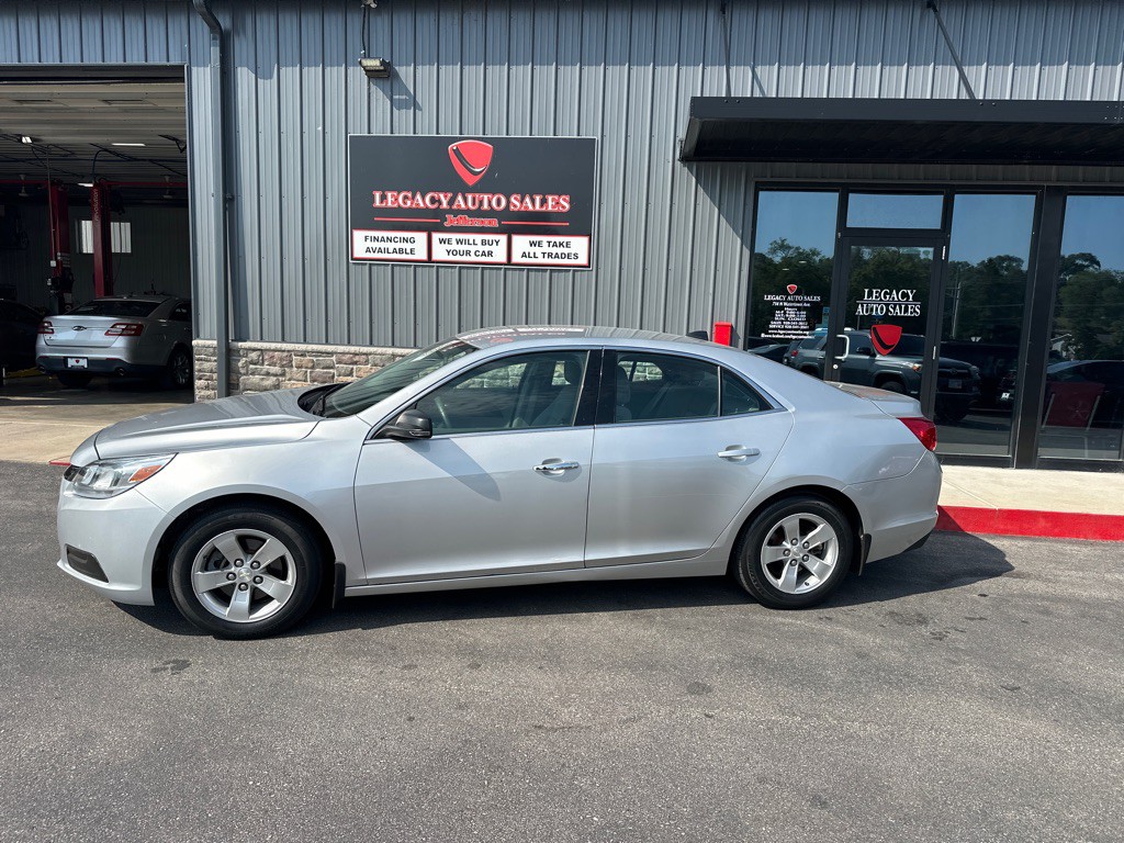 2016 Chevrolet Malibu Image 2