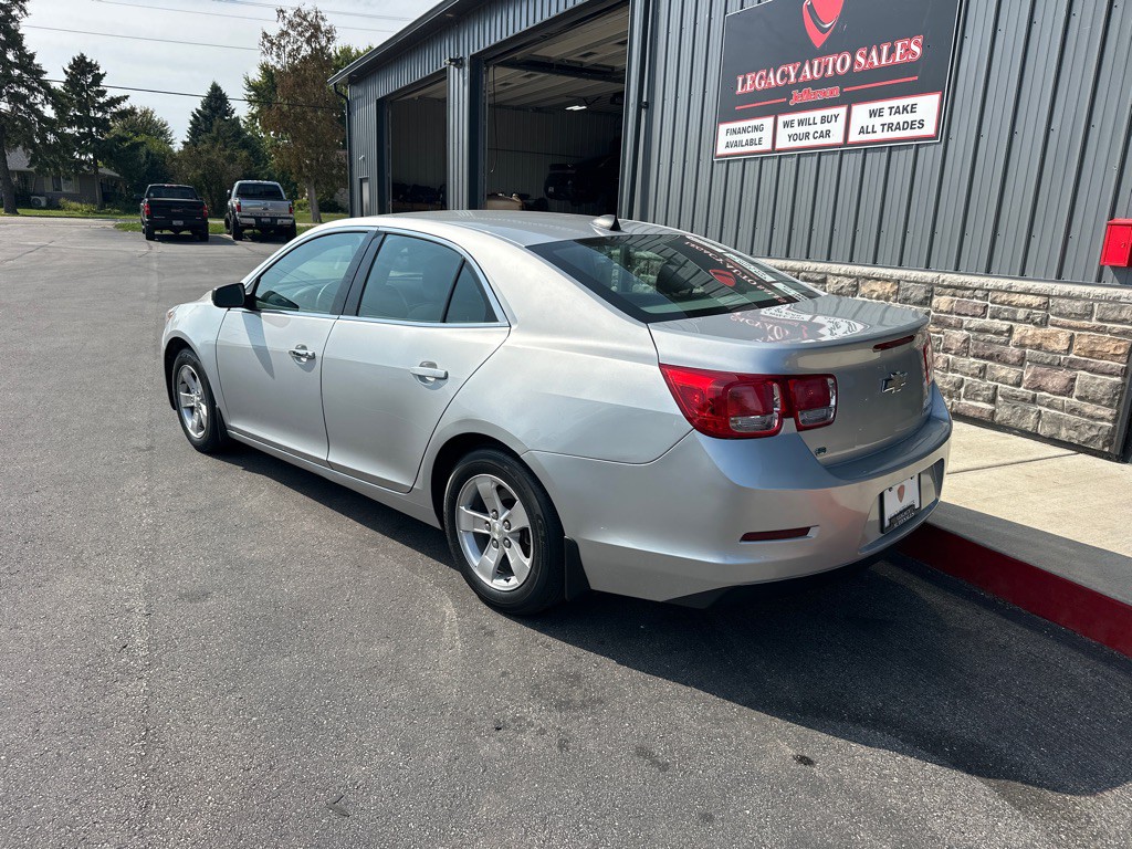 2016 Chevrolet Malibu Image 3