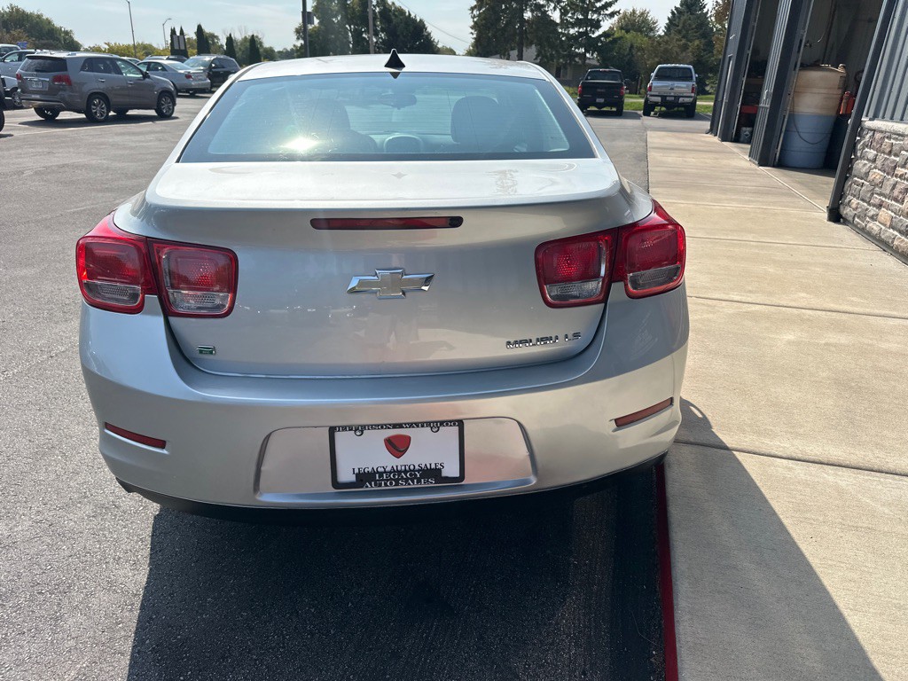 2016 Chevrolet Malibu Image 4