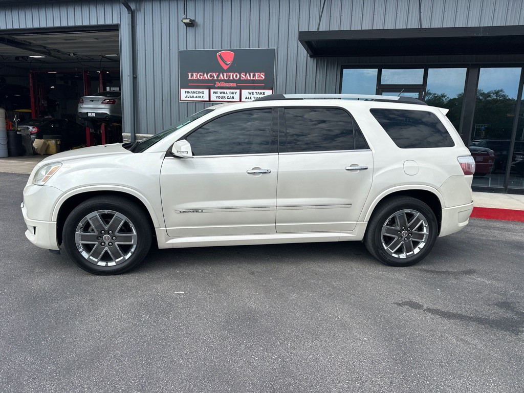 2011 GMC Acadia Image 2