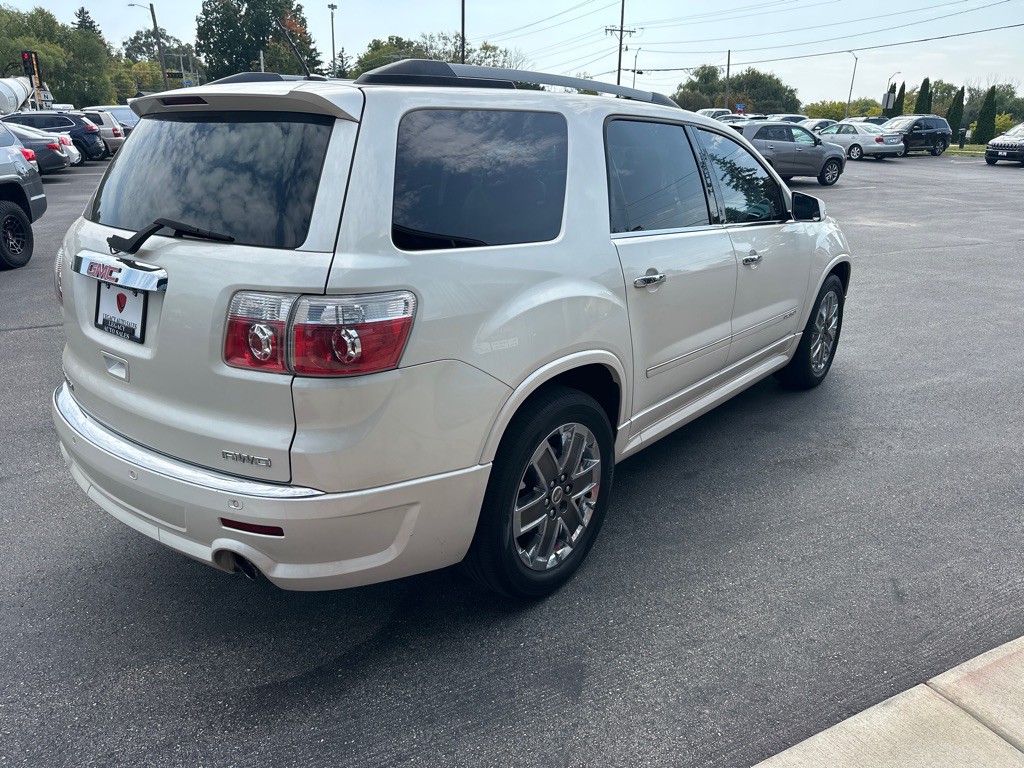 2011 GMC Acadia Image 7