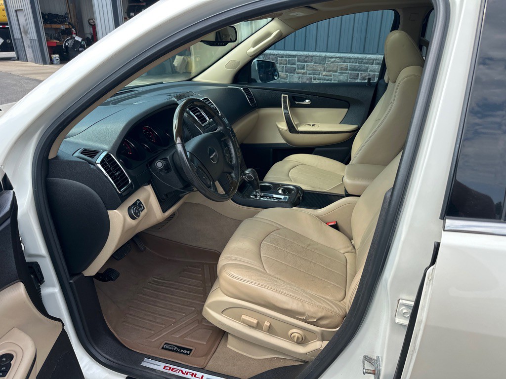 2011 GMC Acadia Image 15