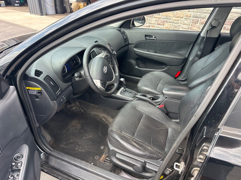 2011 Hyundai Elantra Image 12