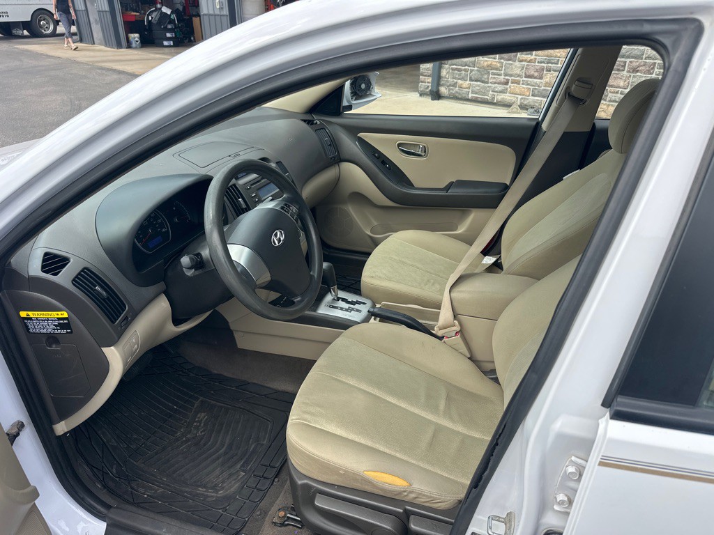 2010 Hyundai Elantra Image 11