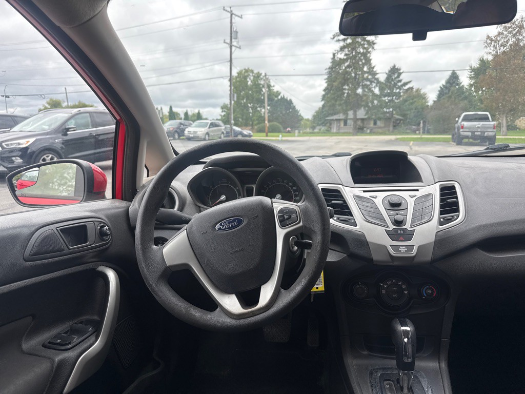 2013 Ford Fiesta Image 10