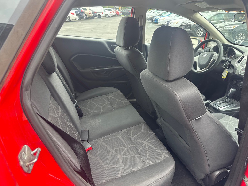 2013 Ford Fiesta Image 11