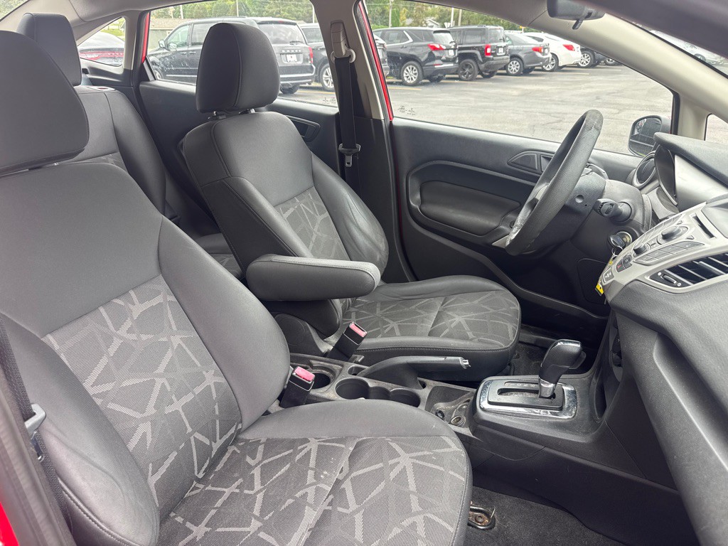 2013 Ford Fiesta Image 12