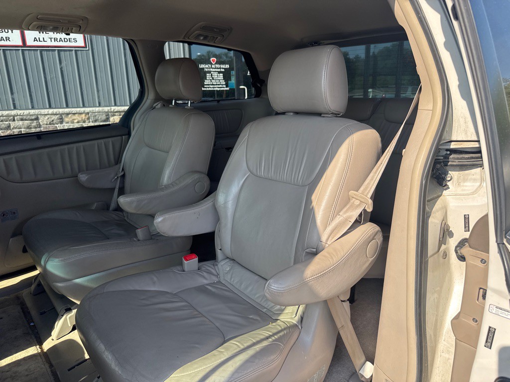 2008 Toyota Sienna Image 9