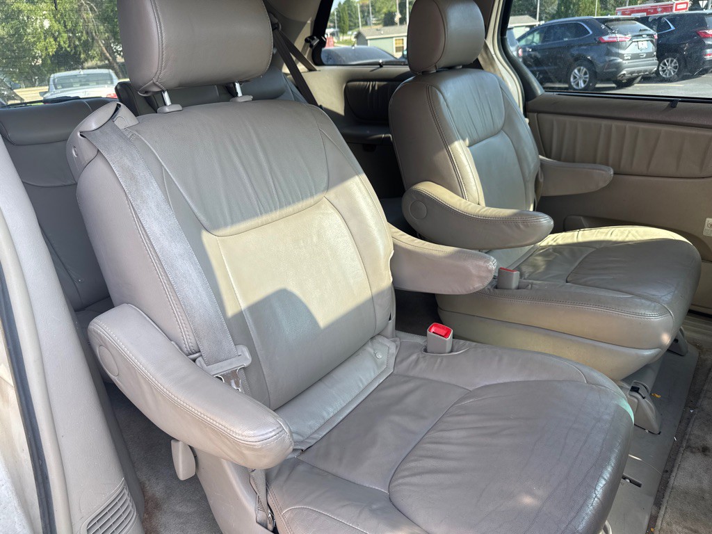 2008 Toyota Sienna Image 13