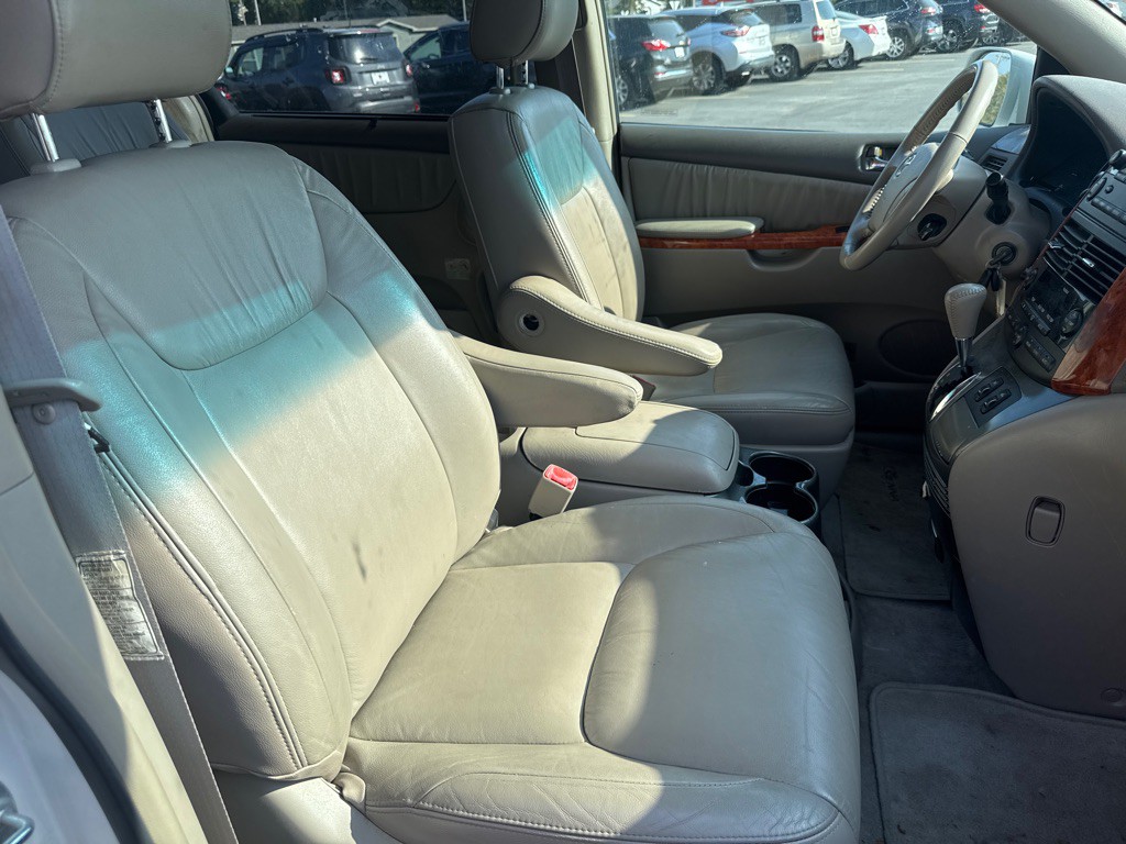 2008 Toyota Sienna Image 14