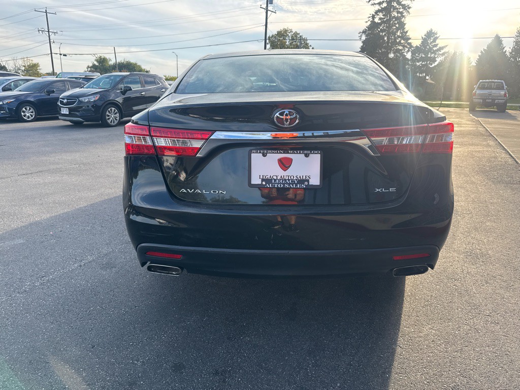 2013 Toyota Avalon Image 2