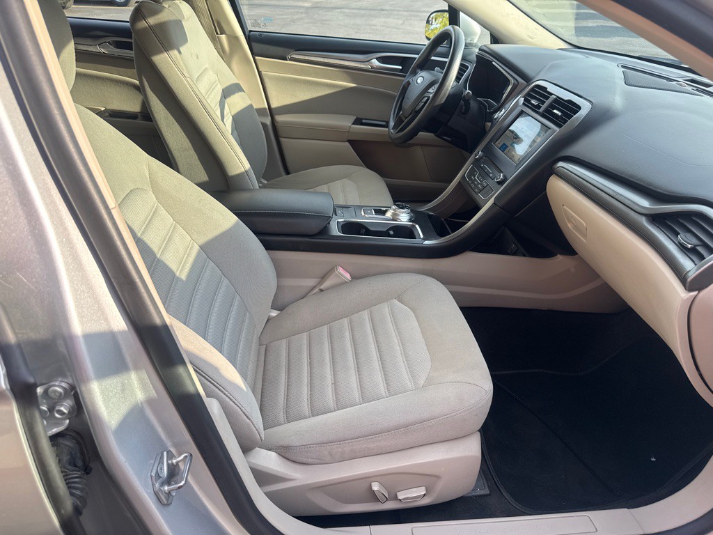 2017 Ford Fusion Image 12