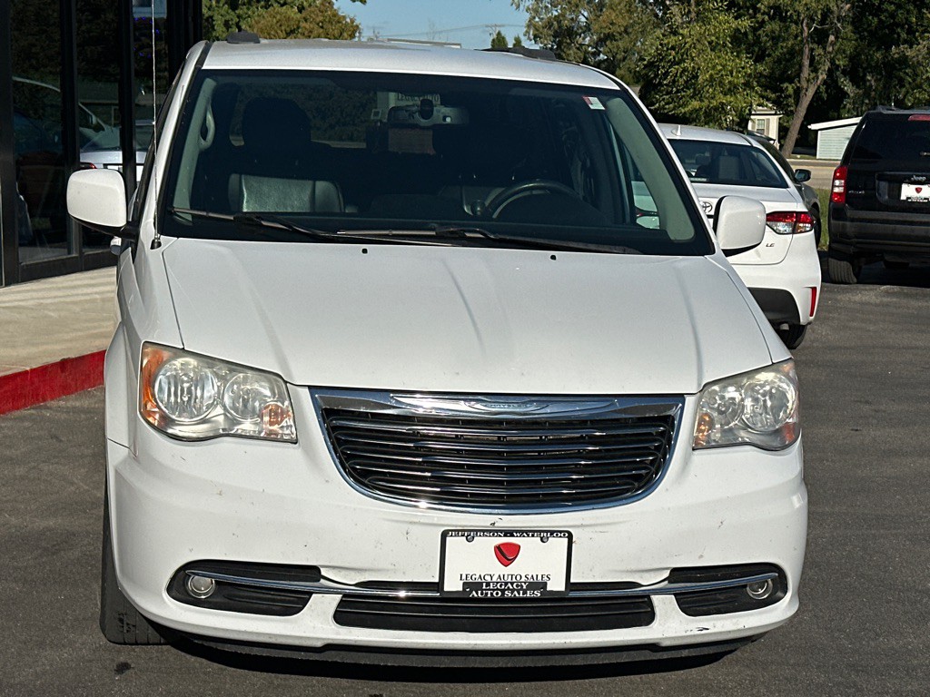 2014 Chrysler Town & Country Image 10