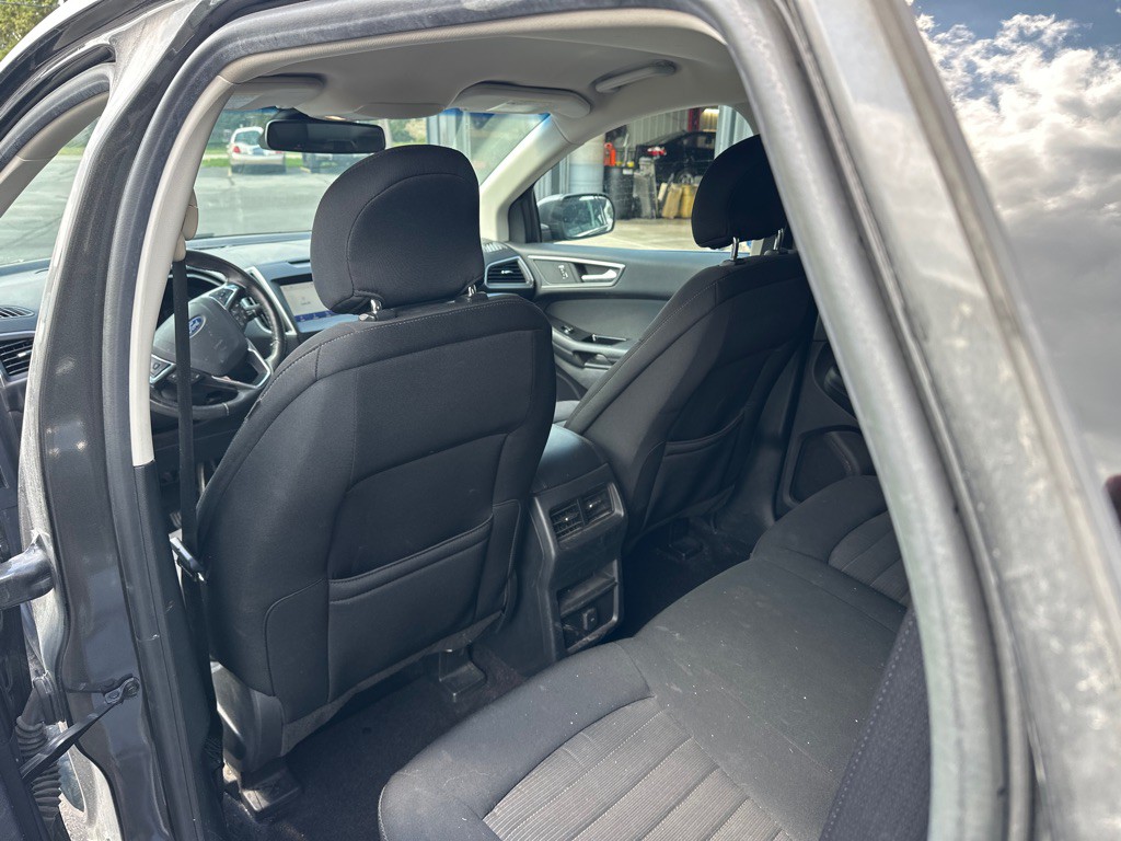 2019 Ford Edge Image 9