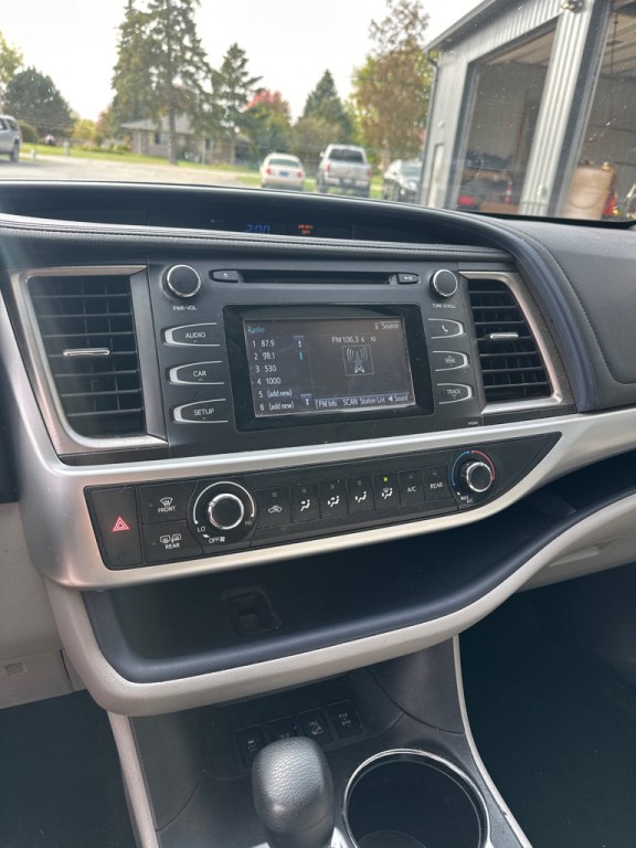 2016 Toyota Highlander Image 9