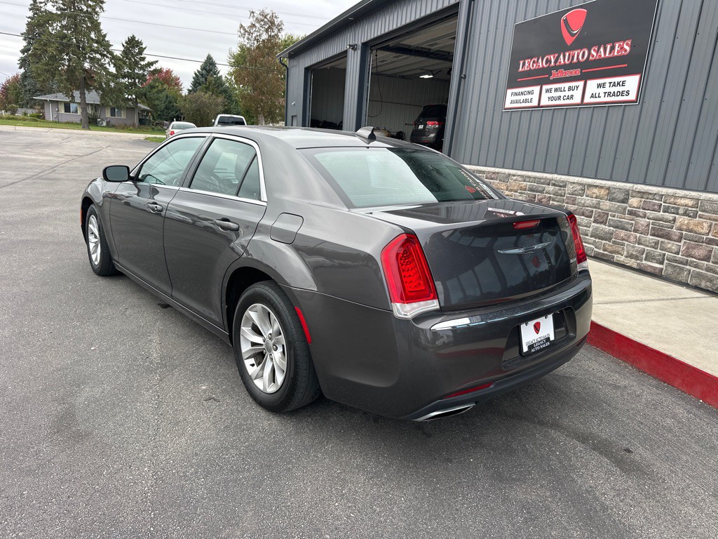 2016 Chrysler 300 Image 3