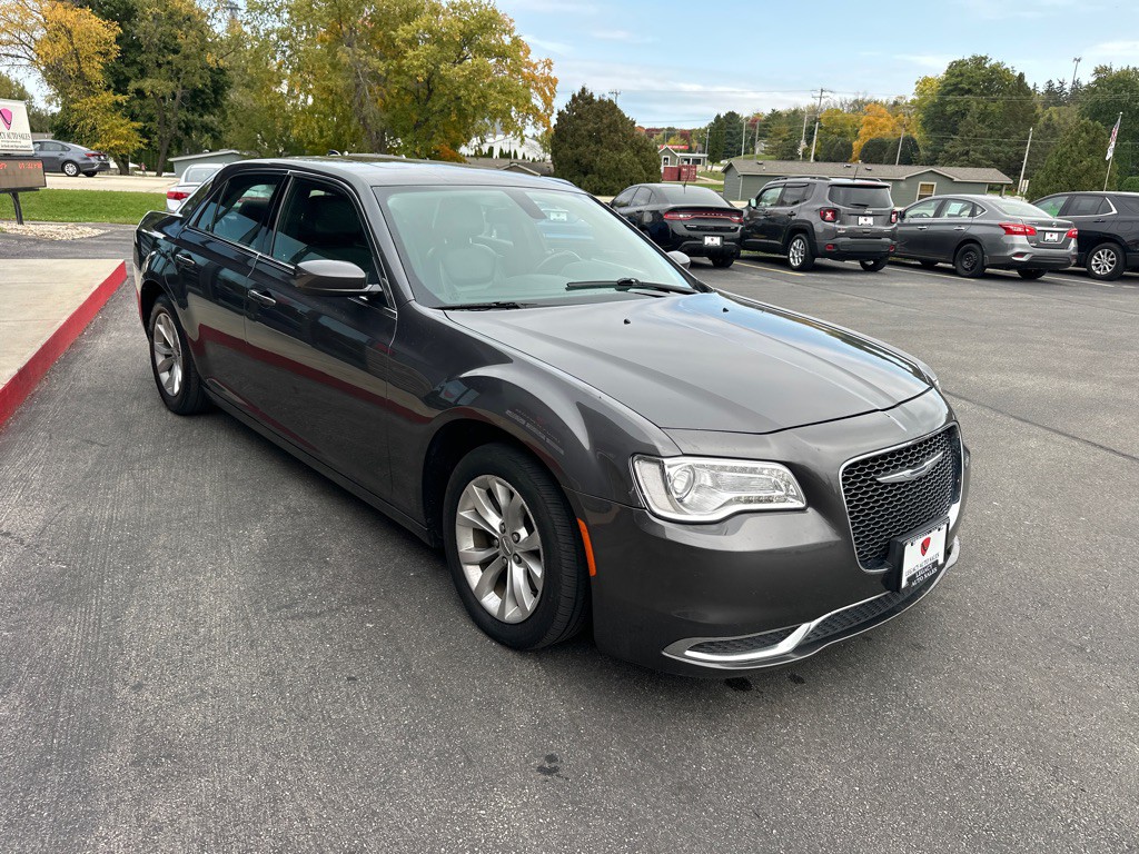 2016 Chrysler 300 Image 7