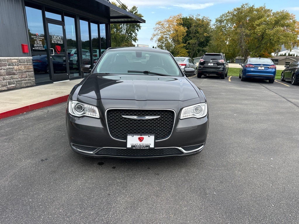 2016 Chrysler 300 Image 8