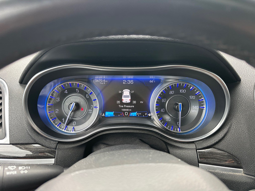 2016 Chrysler 300 Image 15