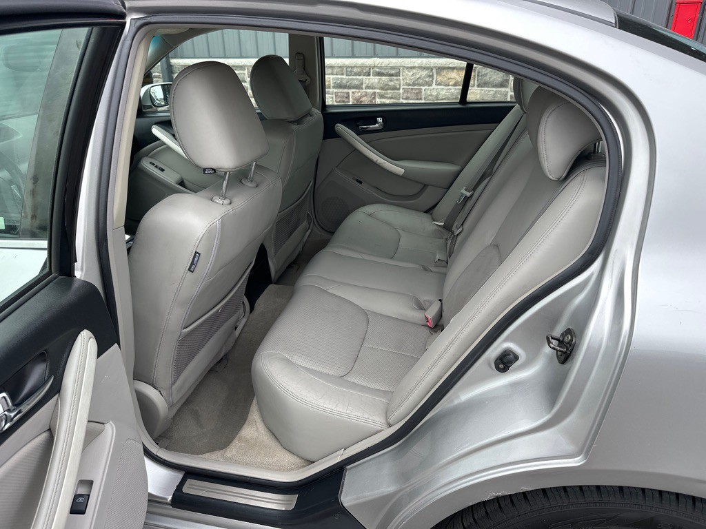 2005 INFINITI G35 Image 9