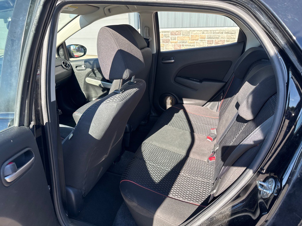 2011 Mazda Mazda2 Image 9