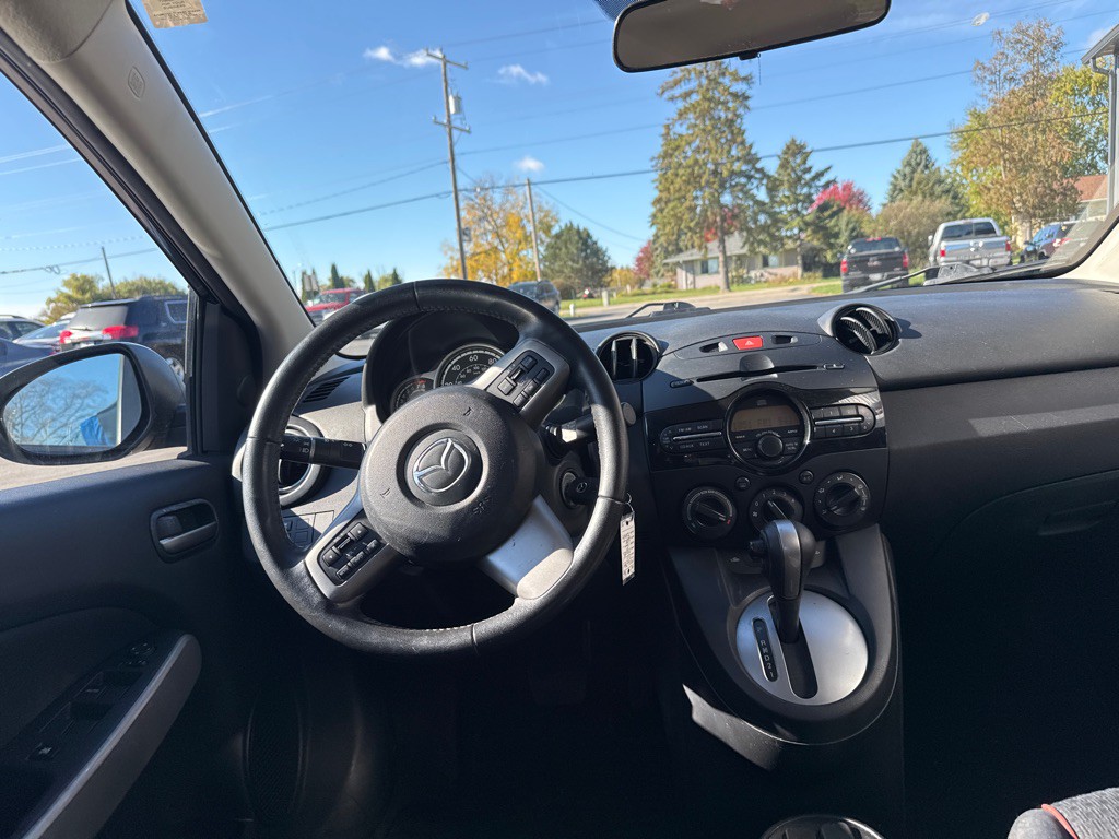 2011 Mazda Mazda2 Image 10